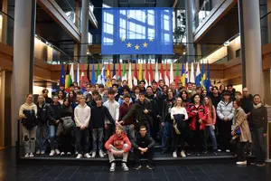 Gruppenphoto aller Teilnehmer der Exkursion zum EU-Parlament